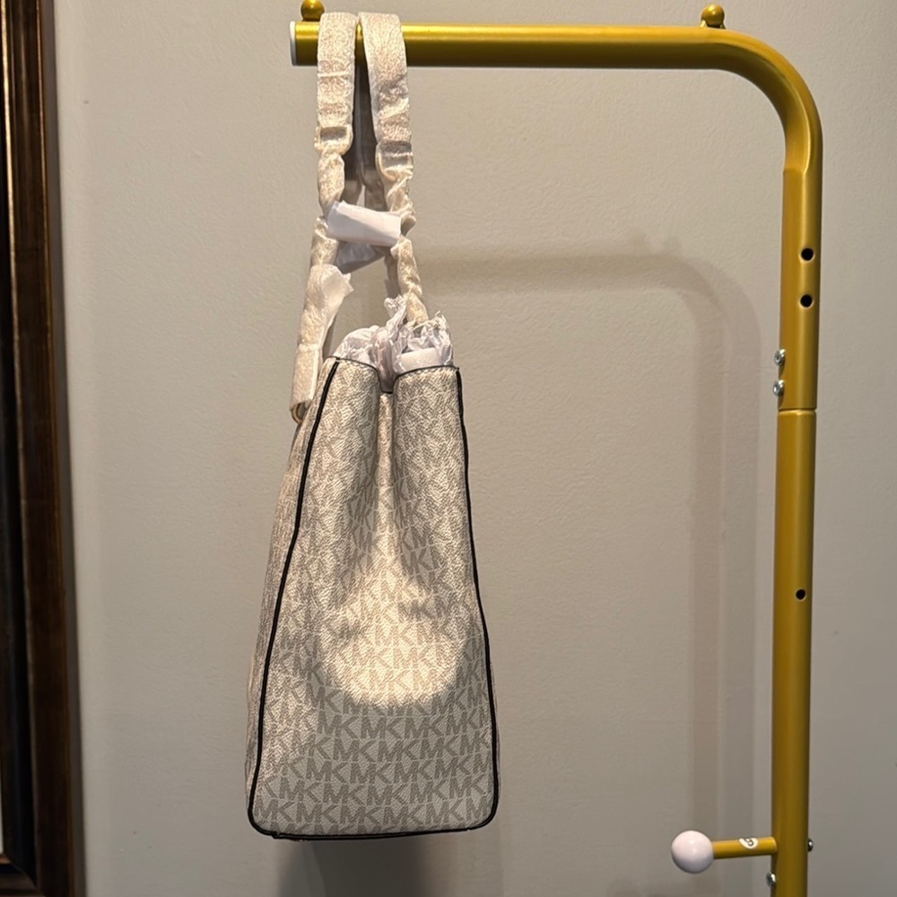 Michael Kors Ellis Cream Tote with Signature Monogram NWT - Picture 5 of 17